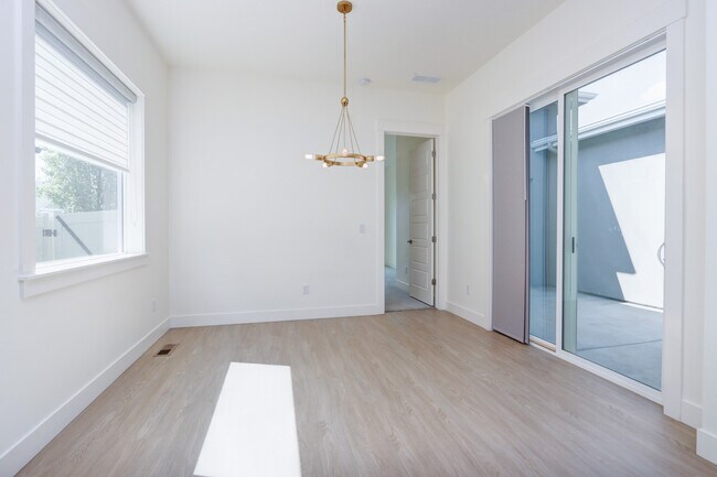 Building Photo - 12090 W Endsley St