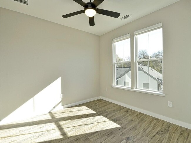 Building Photo - 3809 Valley View Rd