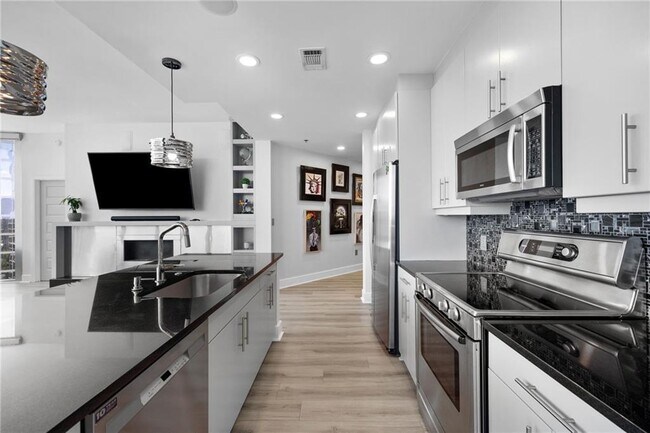 Building Photo - 1080 Peachtree St NE
