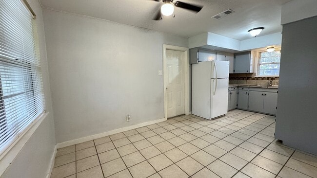 Building Photo - 202 Gross St