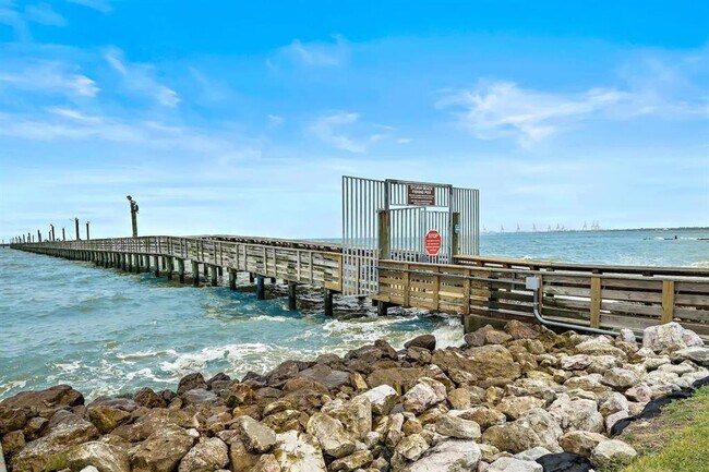 Building Photo - 714 Lee St