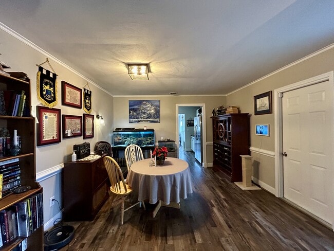 Building Photo - 3565 Dandelion Cres