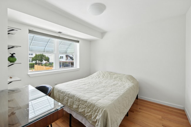 Building Photo - 1340 W St NE