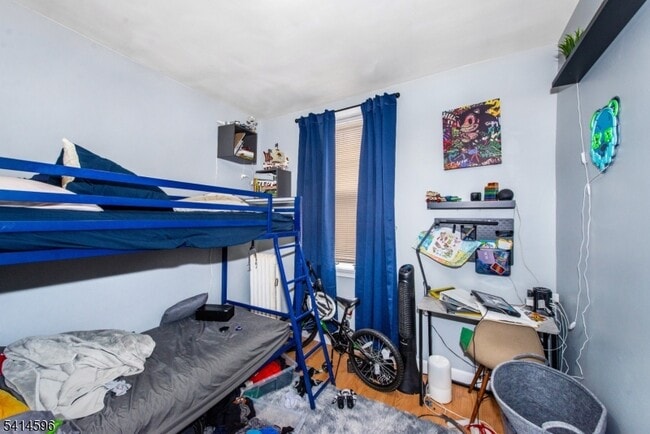 Building Photo - 245 Lakeview Ave