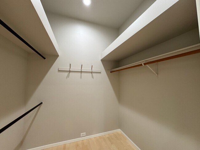 Building Photo - Breathtaking views of Chuckanut Bay!!