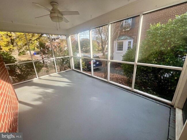 Building Photo - 8 S Hudson St