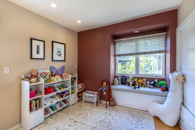 Building Photo - MODERN ARCHITECTURE W/ BEACH CHARM: BRIGHT & AIRY, 4BR3BA, 2-STORY HOME W/ OPEN & BRIGHT LIVING S...