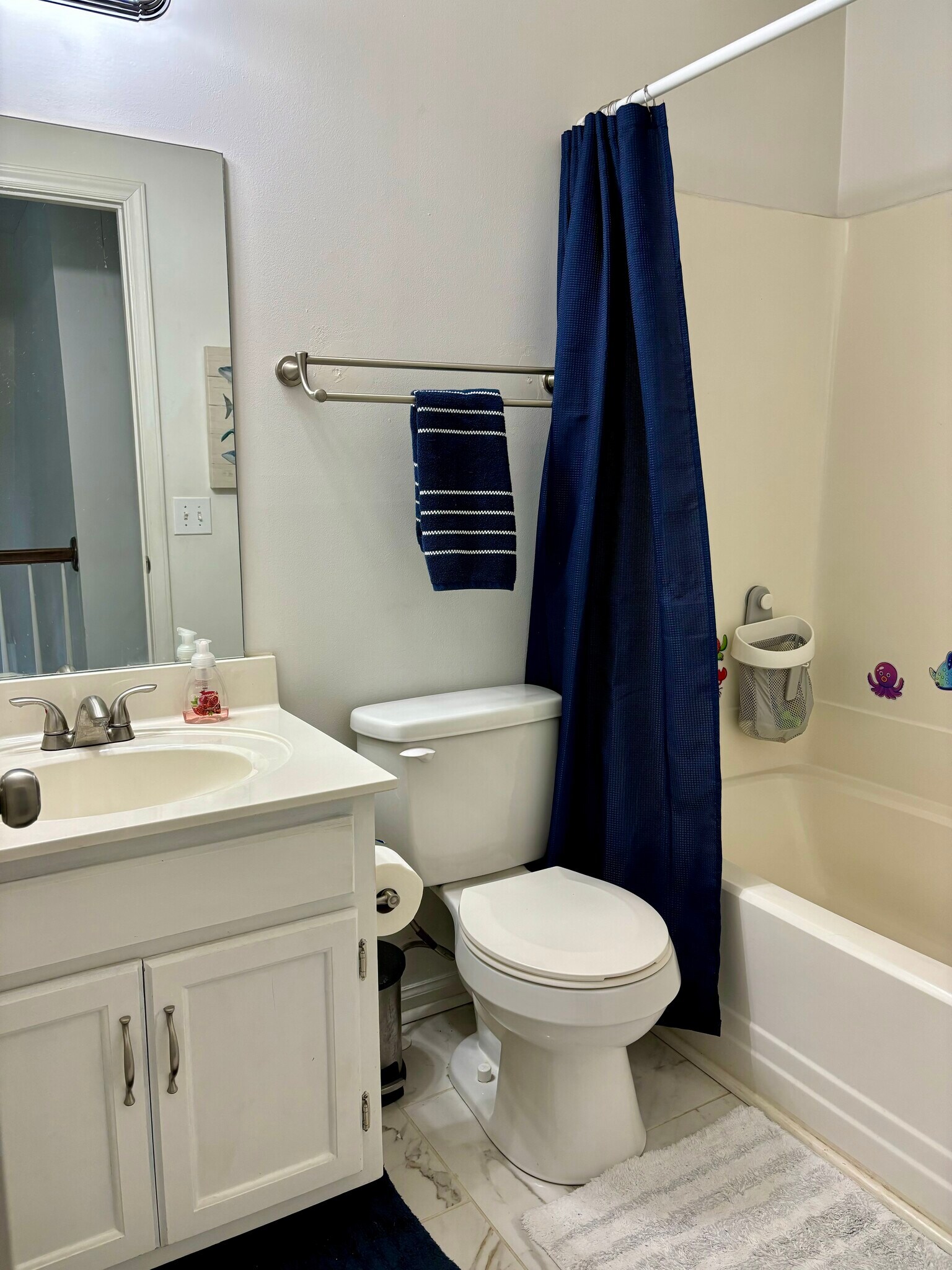 Building Photo - 604 Greenleaf Ave