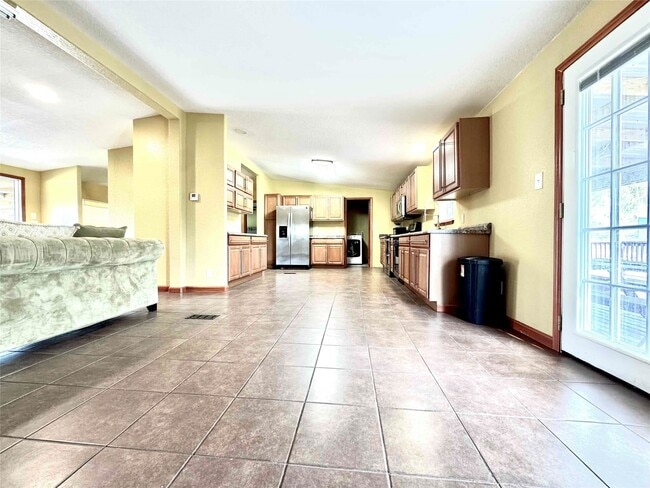 Building Photo - 6215 Hwy 35 Bypass