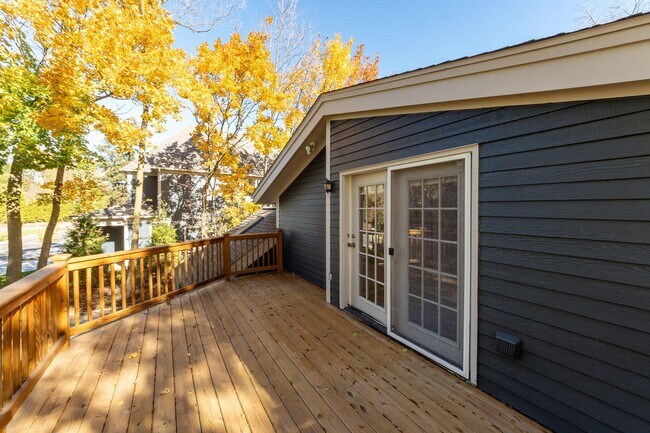 Building Photo - 270 S Center St