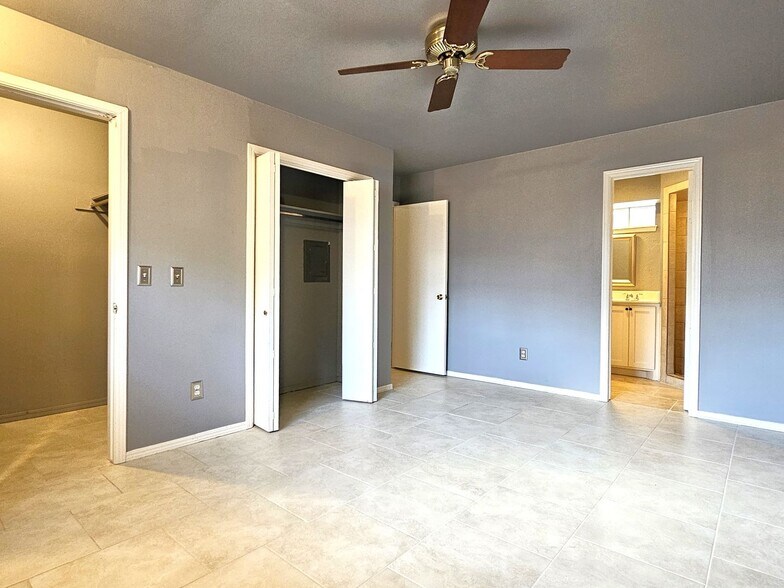 Building Photo - 3826 NW 64th St