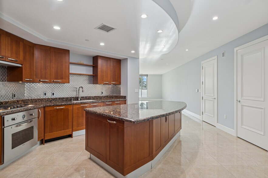 Building Photo - 5047 Scholarship