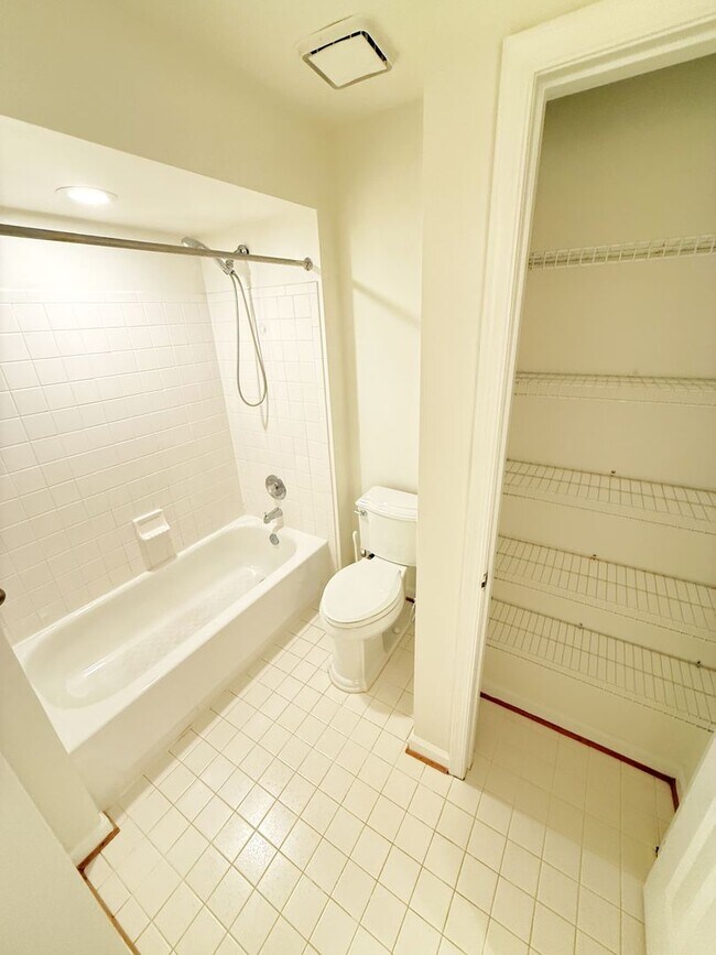 Building Photo - 10130 Treble Ct