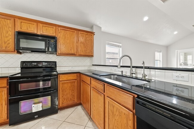 Building Photo - 5623 Brookhollow Oaks Trail