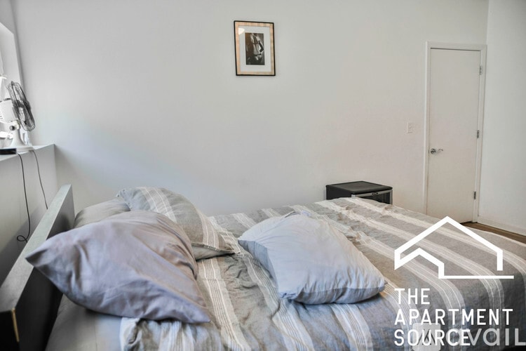 Building Photo - 2700 W North Ave