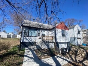 Building Photo - Newly Renovated 3 Bed 1 Bath