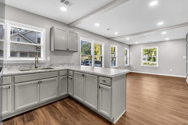 Building Photo - 2717 Burns Ave