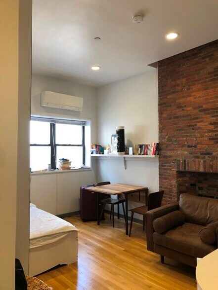 Building Photo - 145 Bowdoin St