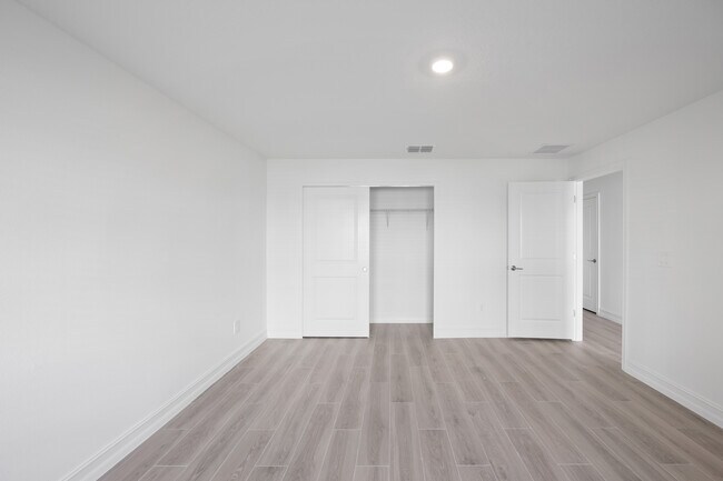 Building Photo - 3463 Silent Gdns Cv