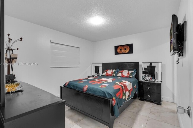 Building Photo - 2140 W 53rd St