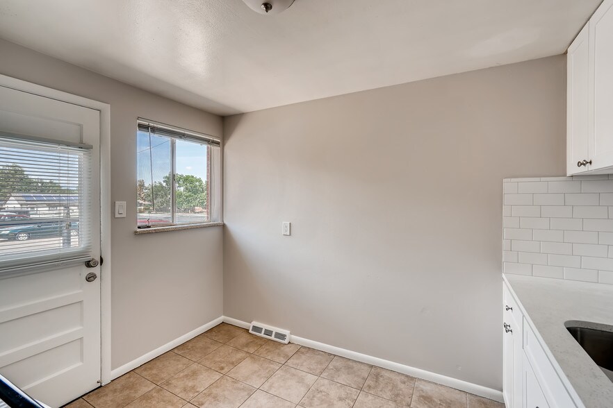 Building Photo - 3363 Sheridan Boulevard