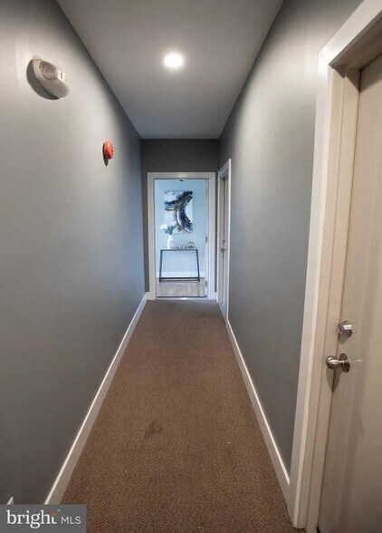 Building Photo - 2 17th St SE