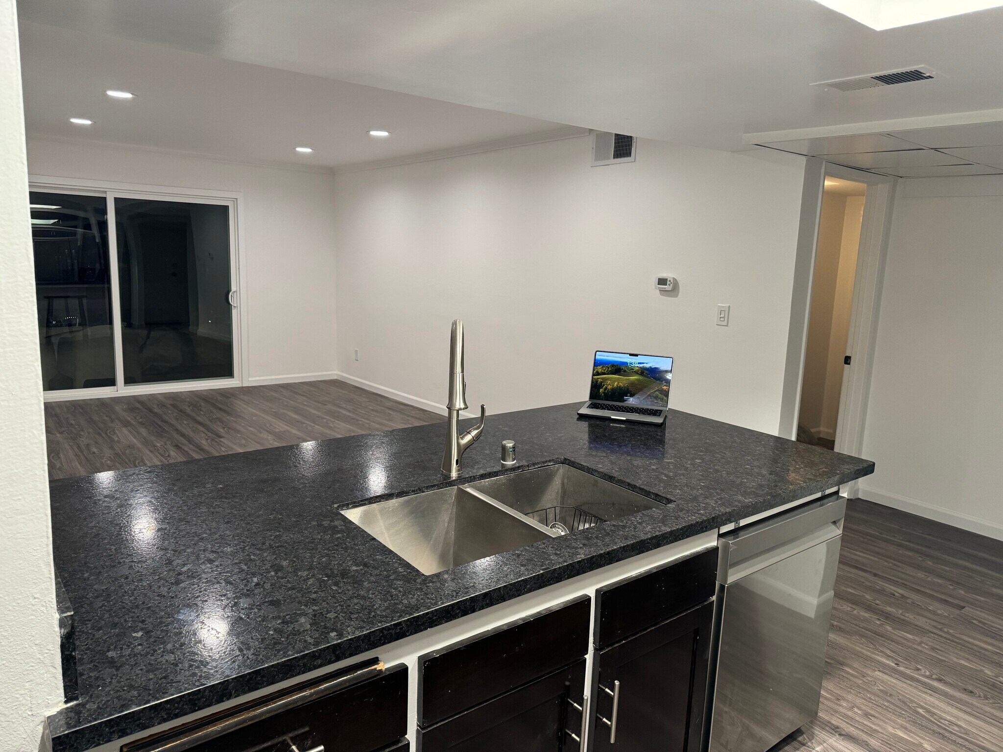 Island - 2700 Cahuenga Blvd E