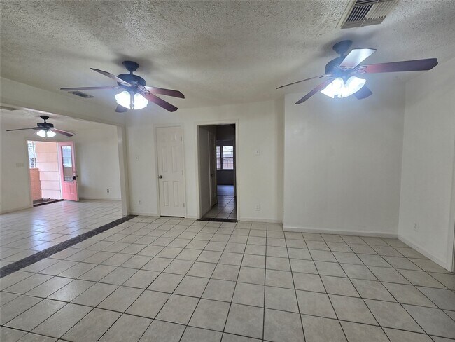 Building Photo - 6717 Fairway Dr