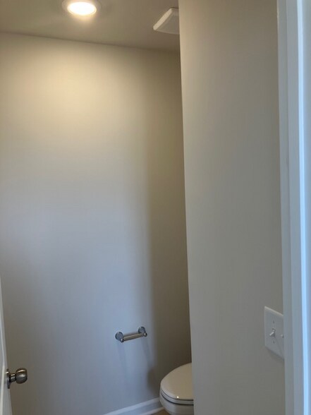 Building Photo - 1820 Bluejay Ln