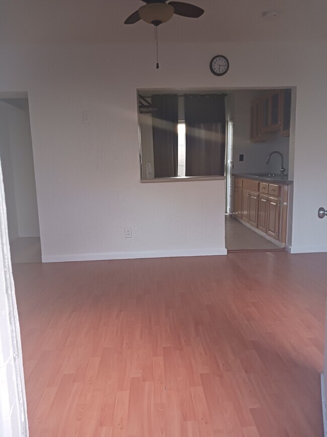 Building Photo - 10946 Otsego St