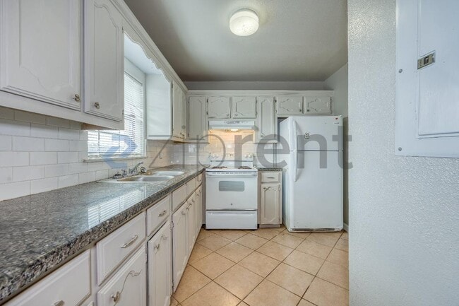 Building Photo - 815 E Sugarcane Dr