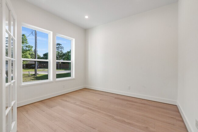 Building Photo - 1420 Flamingo St