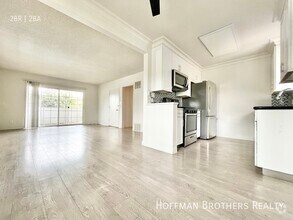 Building Photo - 5754 Hazeltine Ave