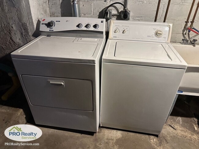 Building Photo - 2208 NE 2nd St