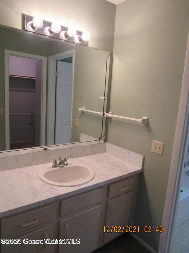 Building Photo - 225 S Tropical Trail