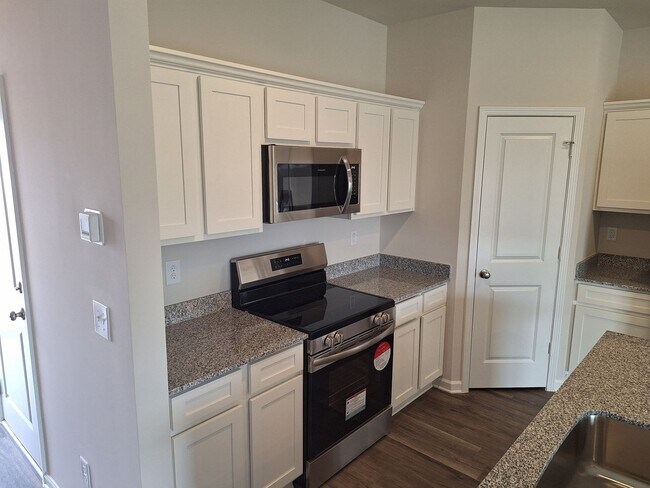 Building Photo - 725 Gatestone Ln