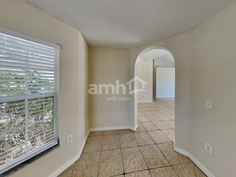 Building Photo - 2423 Hybrid Dr