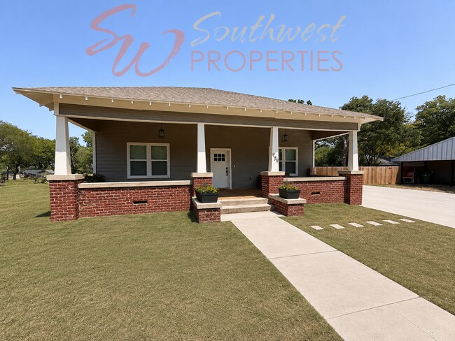 Building Photo - Freshly Remodeled 3 Bed / 2 Bath – Close to Campus | Pets Welcome!