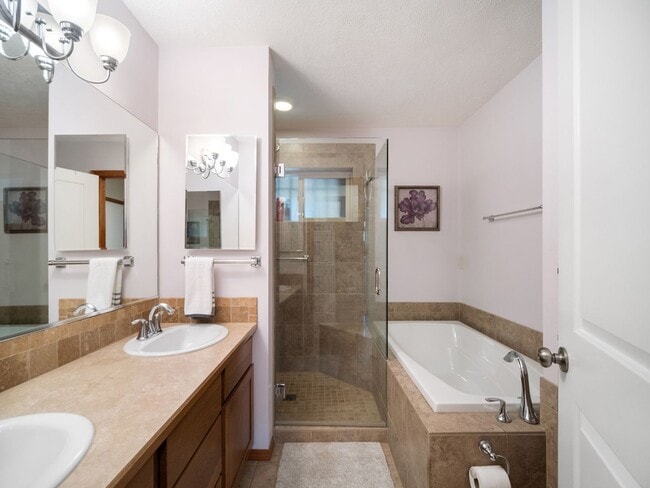 Building Photo - Fully Furnished 3 bedroom/3 bathroom North Spokane Home