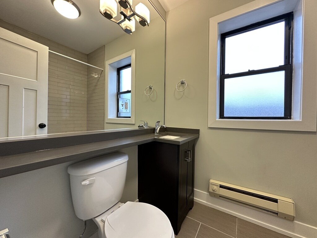 Building Photo - 712 W Brompton Ave