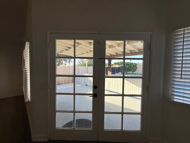 Building Photo - Beautiful 3-Bedroom Pool Home