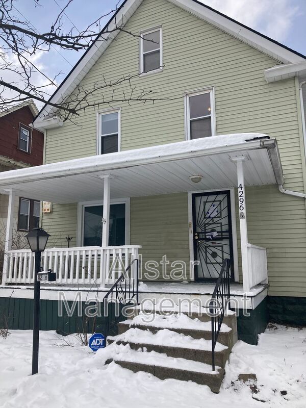 Building Photo - 4296 E 114th St