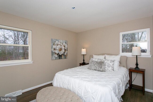 Building Photo - 5026 Preston Ln