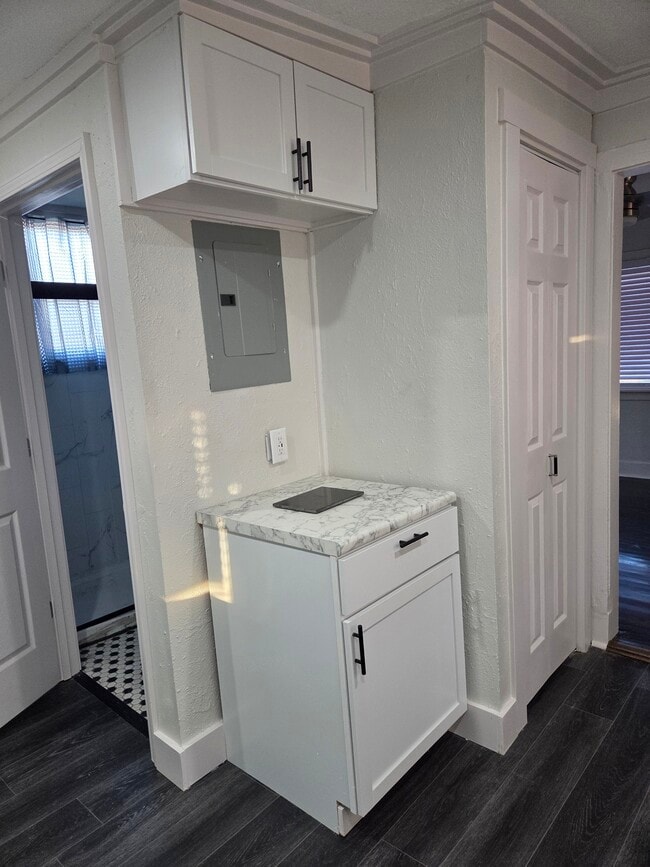 Building Photo - 8546 Kessler St