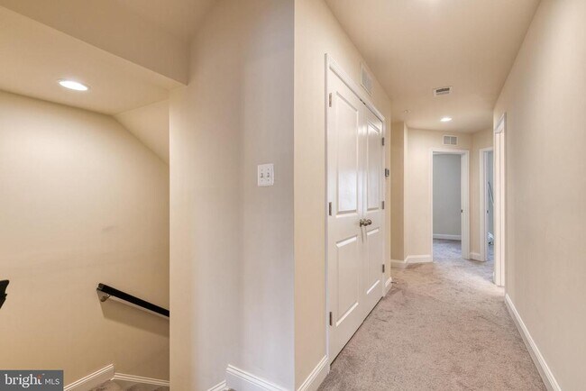 Building Photo - 1071 Red Clover Rd