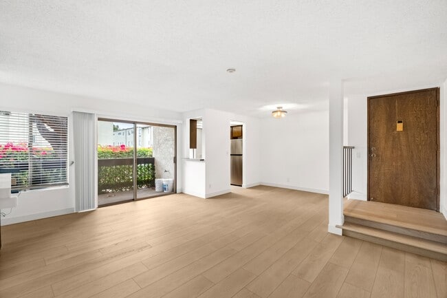 Building Photo - 1109 Summertime Ln