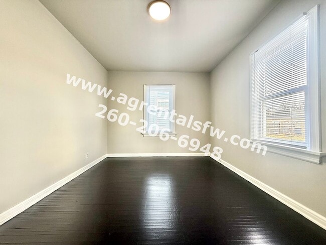 Building Photo - 3 Bedroom House