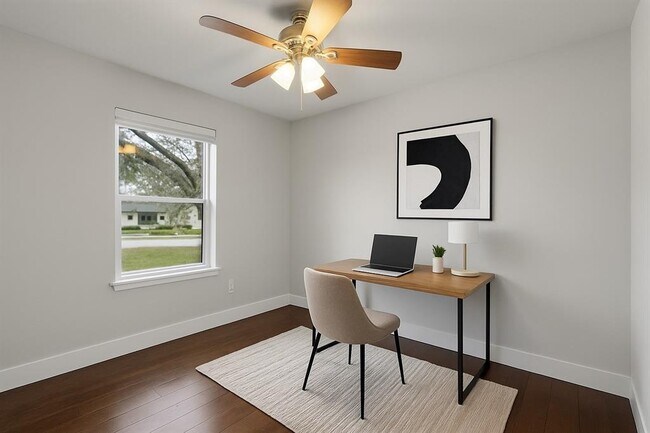 Building Photo - 1600 Ashberry Dr