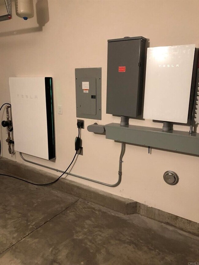 Building Photo - GORGEOUS 3 Bed Townhouse w/ EV & Solar