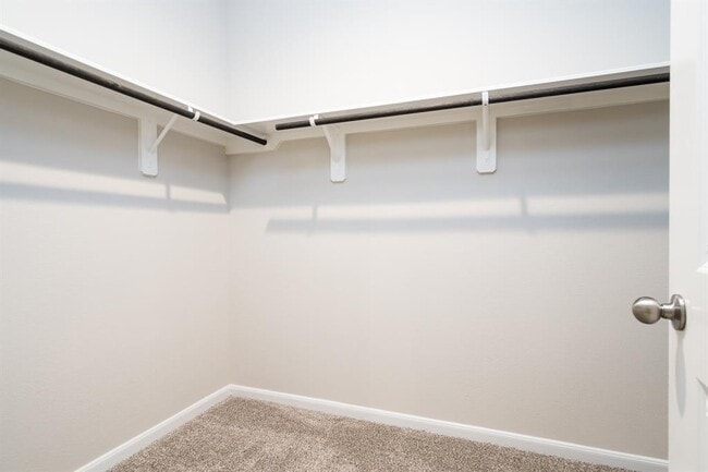 Building Photo - 5502 Pleasant Falls Dr